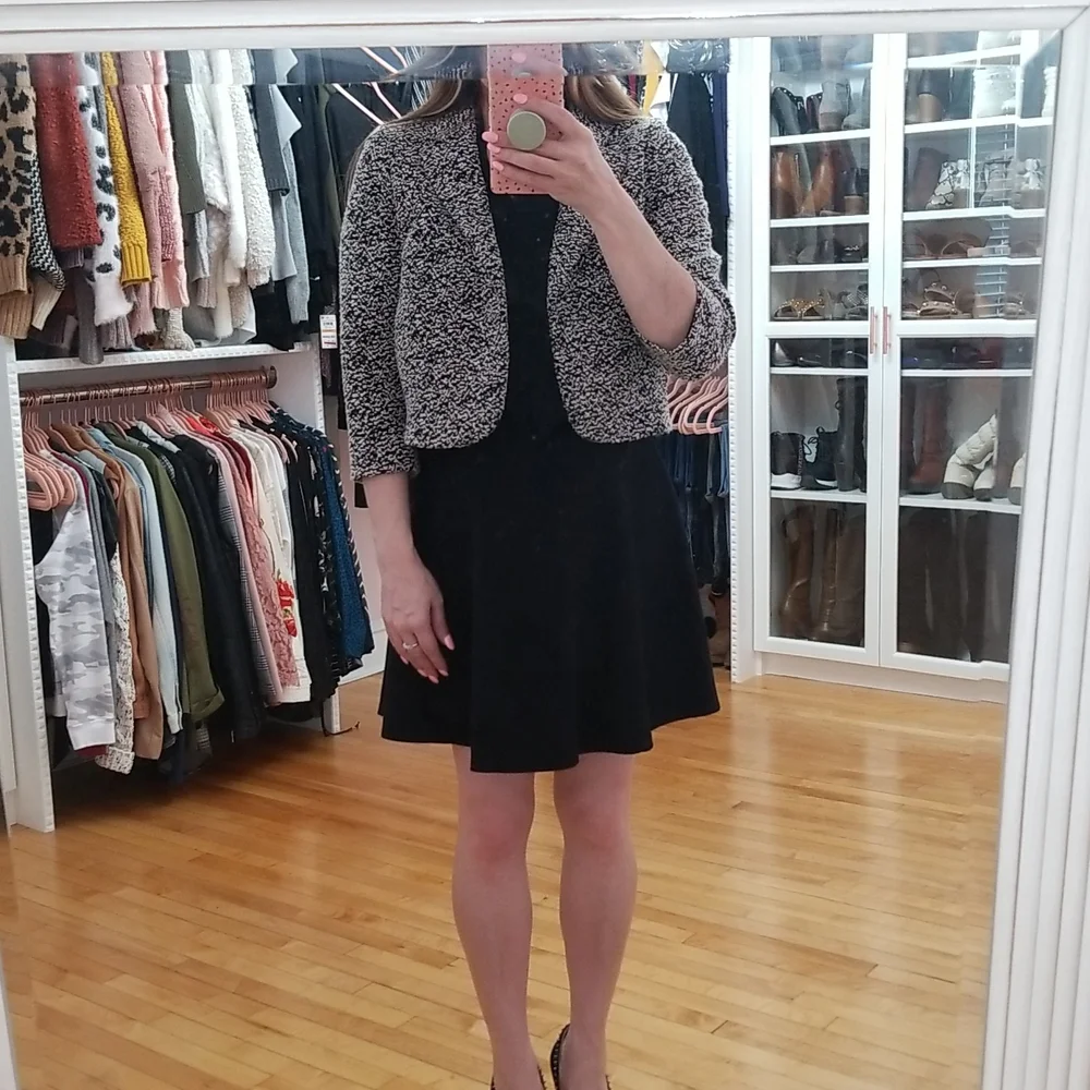 SOLD Ann Taylor Black/whited Textured Cropped blazer, 4 Petite - Picture 7 of 12